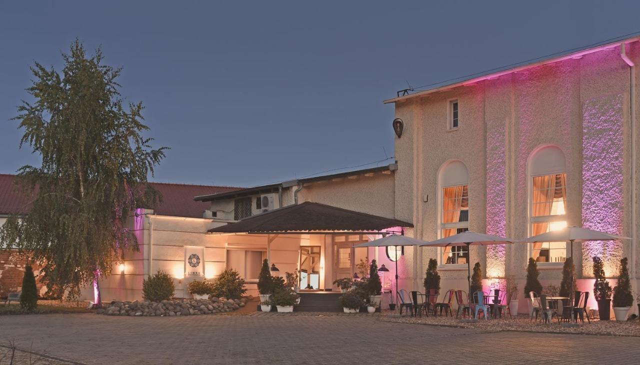 Aparthotel&Restaurant Rezydencja Limba Namysłów Bagian luar foto